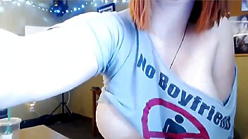 Tette grandi amateur, sorpresa in solitaria, webcama, sorpresa toys, tatuaggio culo